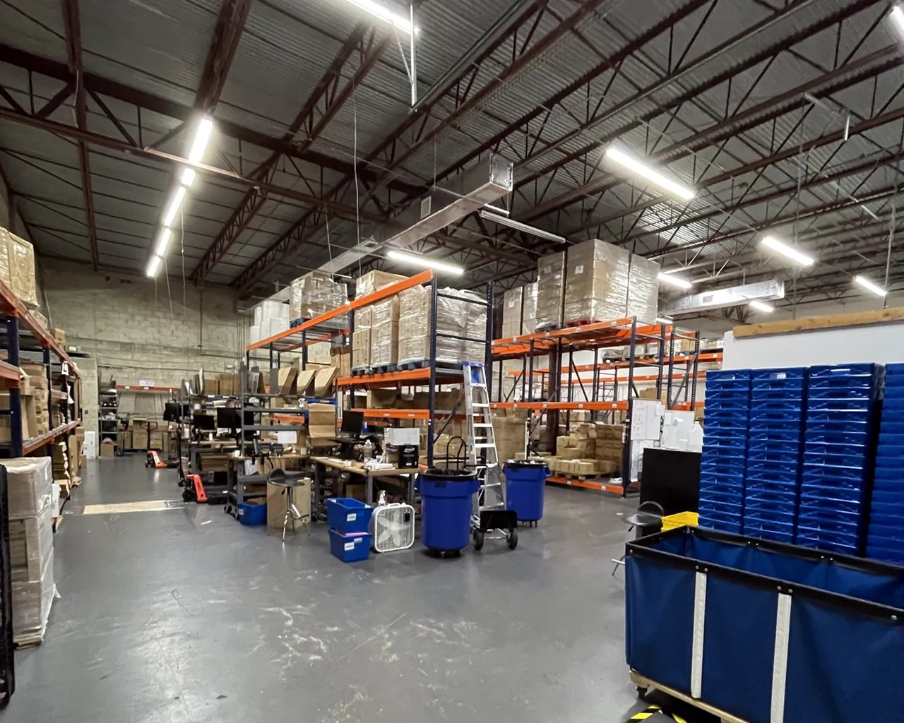 Piso de operaciones de la bodega en Miami